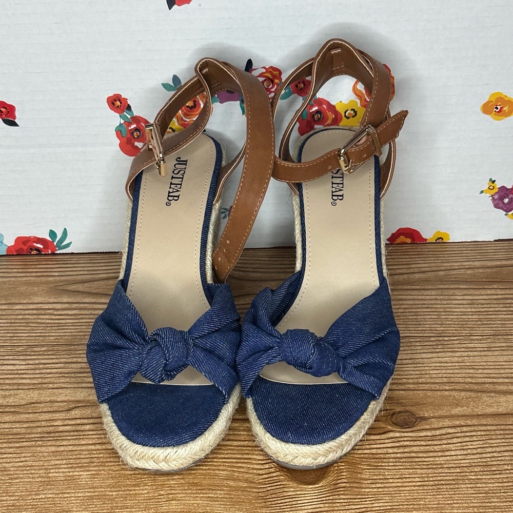 Women JustFab wedge